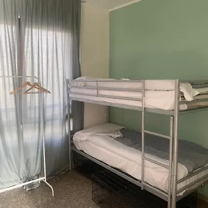  Hostal Mrhostel